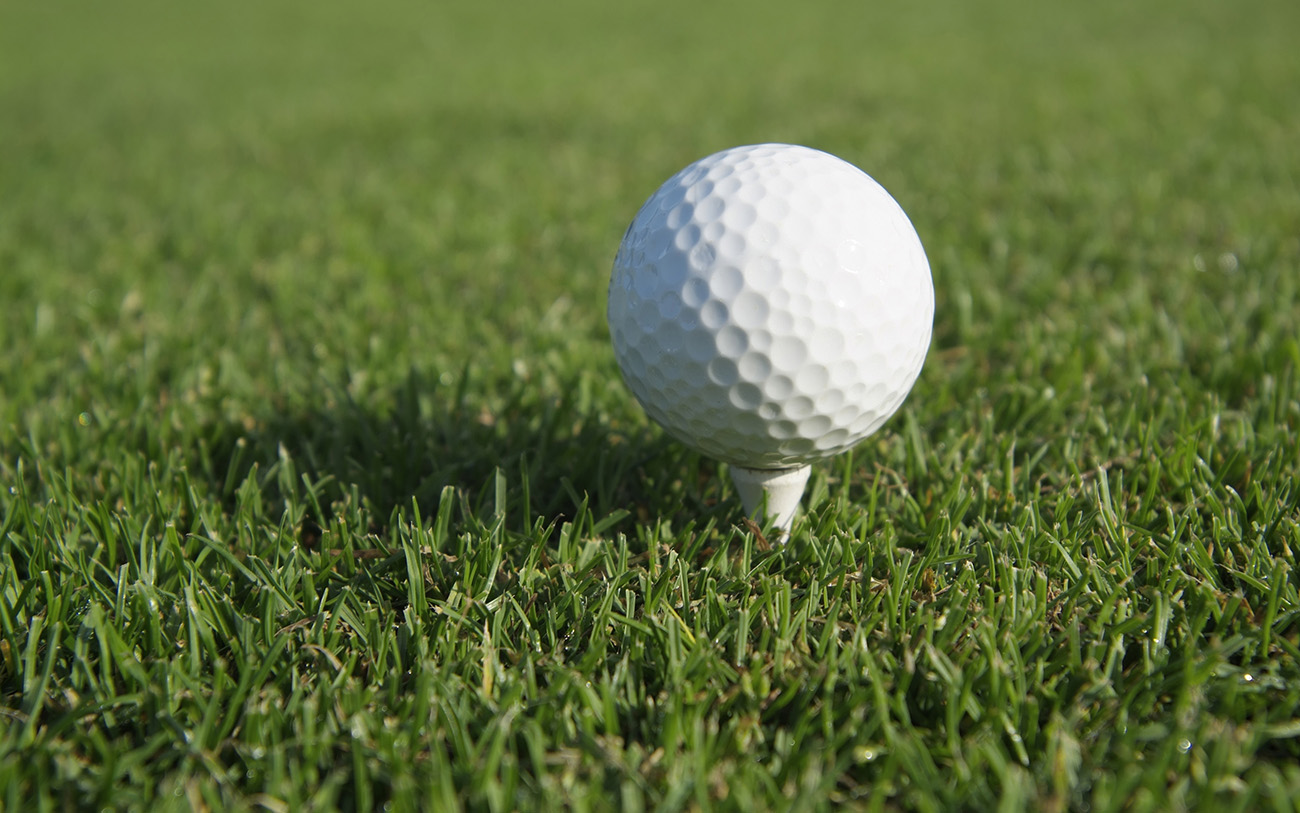 Golf, Golfing, Golfball on Tee, green, Golfsport